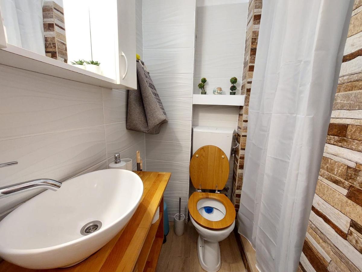 Laroka House Cosy Studio Universitate Bucarest Esterno foto